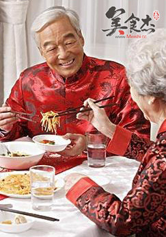 冬季老人养生宜与忌ly.jpg